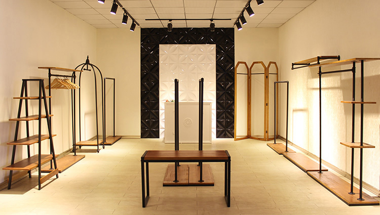 <b>服裝店里怎樣發(fā)揮出展柜的作用</b>