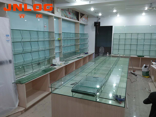 <b>眼鏡店展柜的別樣設(shè)計(jì)</b>